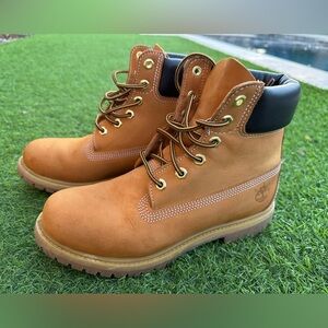 Women's Timberland® Premium 6-Inch Waterproof Boot
Size 9w